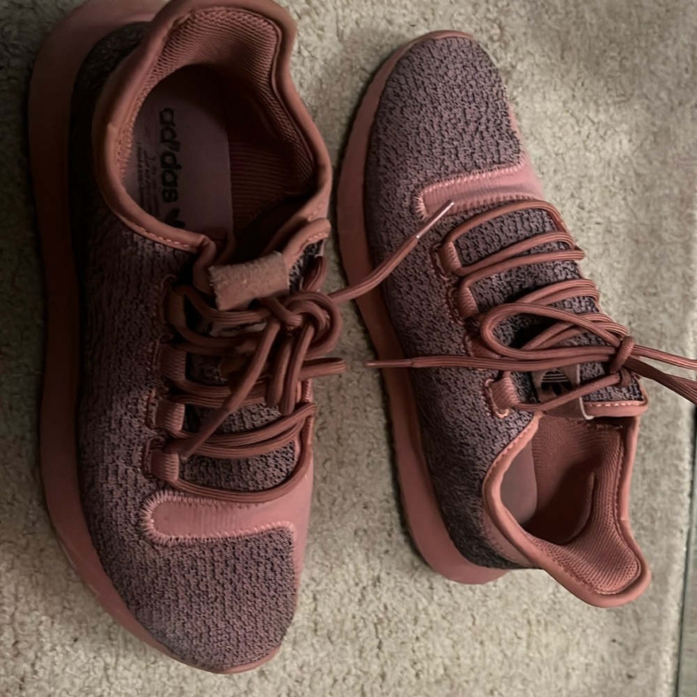 Used adidas shoes. Purchased from another posher unfortunately can not fit